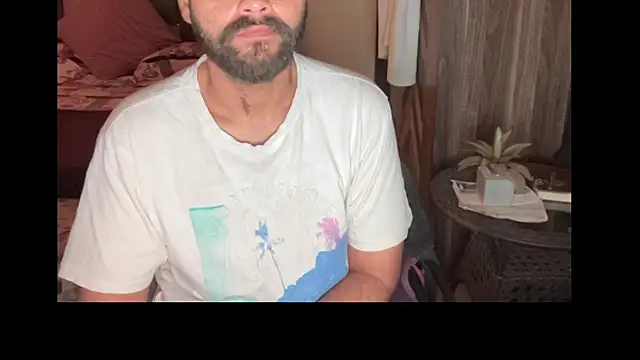 Snapshot of MakeMeAwareAah chatting on April 10, 3:28 pm MakeMeAwareAah online show from April 10, 3:28 pm