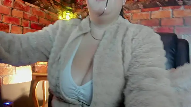 Danna piink  online show from March 13, 10:55 am