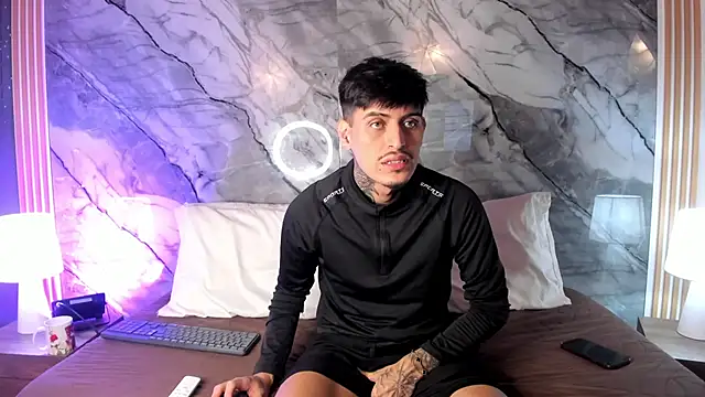 Snapshot of enzorodriguezz chatting on November 11, 1:00 pm enzorodriguezz online show from November 11, 1:00 pm