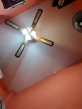 Snapshot of Danii2005 chatting on October 30, 1:56 pm Danii2005 online show from October 30, 1:56 pm