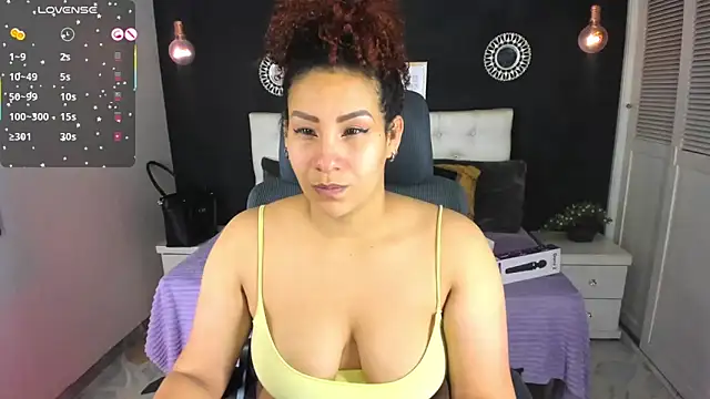 ROZZE MILA online show from April 20, 1:14 pm