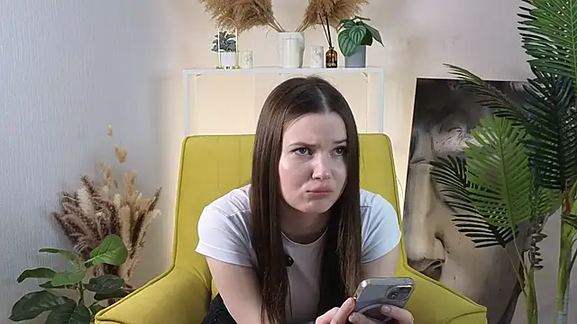 Snapshot of LonnaSkar chatting on October 21, 8:15 am LonnaSkar online show from October 21, 8:15 am