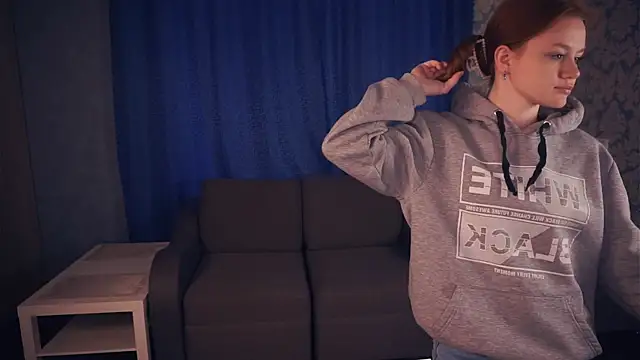 KarlynGow online show from November 19, 6:46 am