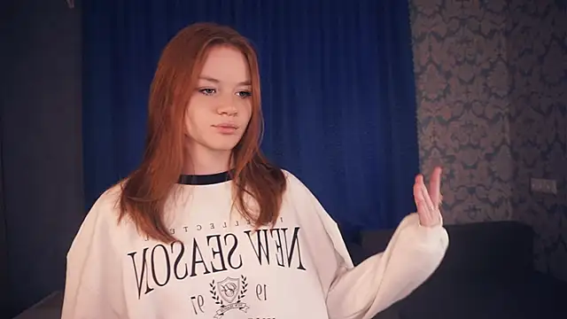 KarlynGow online show from November 25, 6:46 am