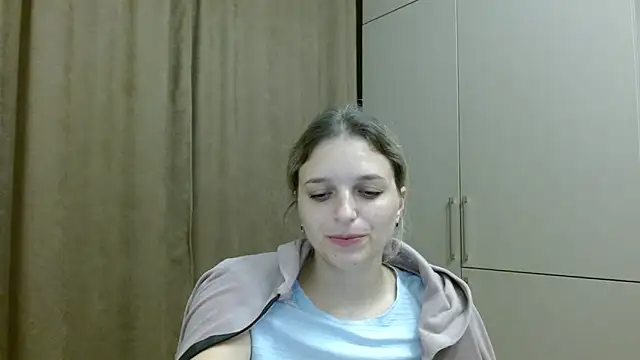 Snapshot of ElisSky301 chatting on October 25, 8:47 pm ElisSky301 online show from October 25, 8:47 pm