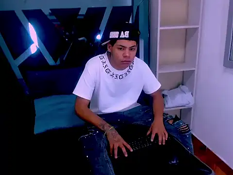 Yordi Alpha online show from November 7, 1:00 pm