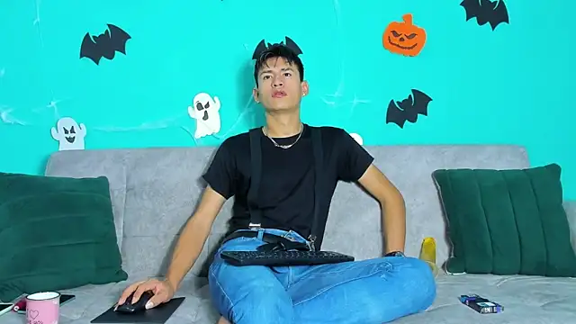 Snapshot of Nicolas_Torres_ chatting on October 29, 7:32 am Nicolas Torres online show from October 29, 7:32 am