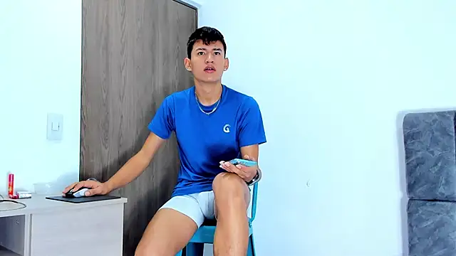 Snapshot of Nicolas_Torres_ chatting on October 31, 7:42 am Nicolas Torres online show from October 31, 7:42 am