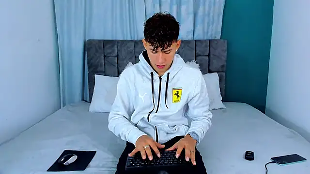 Snapshot of Nicolas_Torres_ chatting on November 21, 4:00 am Nicolas Torres online show from November 21, 4:00 am