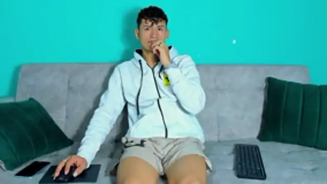 Snapshot of Nicolas_Torres_ chatting on November 23, 5:18 am Nicolas Torres online show from November 23, 5:18 am