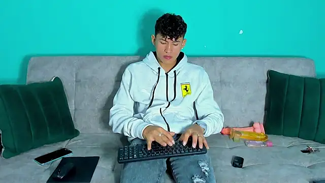 Snapshot of Nicolas_Torres_ chatting on November 24, 7:52 am Nicolas Torres online show from November 24, 7:52 am