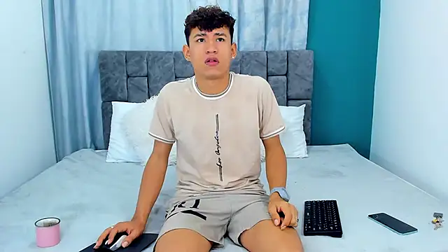 Snapshot of Nicolas_Torres_ chatting on November 30, 6:28 am Nicolas Torres online show from November 30, 6:28 am