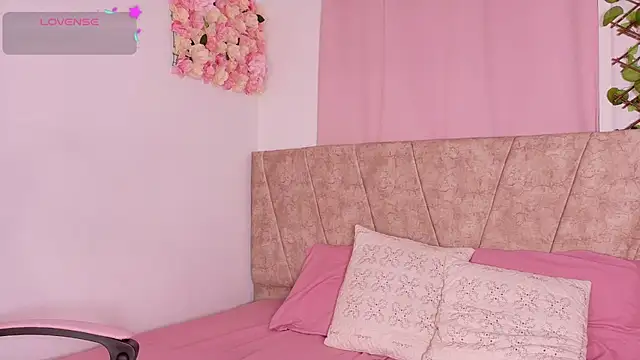 Karina Wong online show from November 19, 7:25 pm