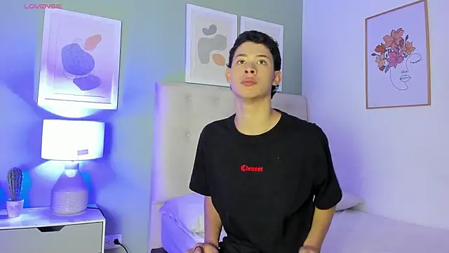 ApoloRicci online show from March 5, 8:05 pm