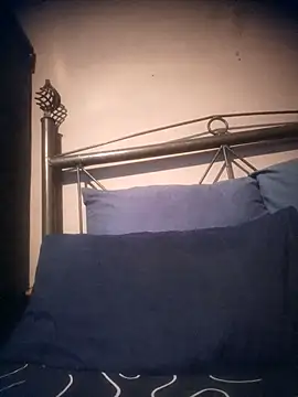 Pussylover911o online show from December 15, 5:12 am