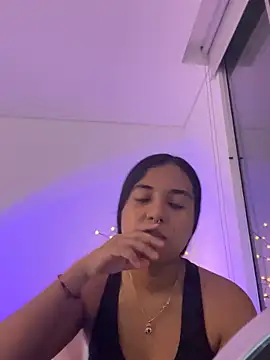 aly nicols online show from November 30, 1:31 am