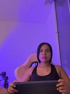 aly nicols online show from December 20, 6:20 am