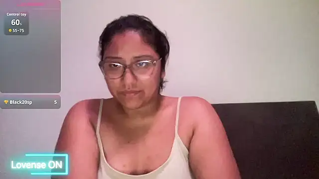 Snapshot of Kmiii21 chatting on May 10, 6:51 am Kmiii21 online show from May 10, 6:51 am