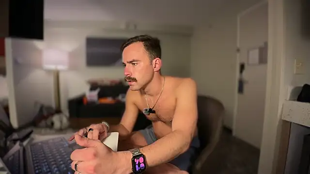 bobbyatx online show from December 3, 7:05 am