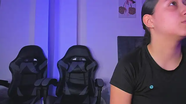 kittymonroe1 online show from April 24, 6:32 pm