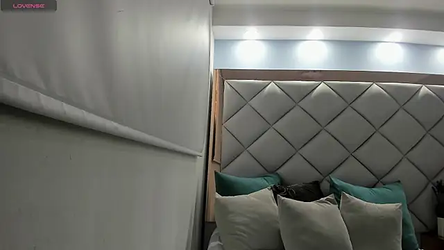 mirandaduboiss online show from November 20, 5:12 pm