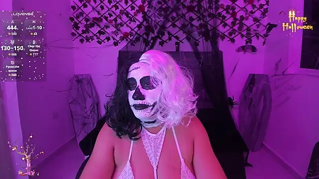 Karly Closson online show from October 30, 4:47 am