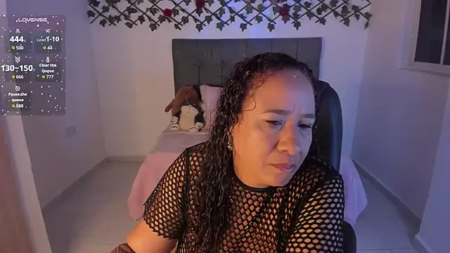 Karly Closson online show from November 4, 3:27 am