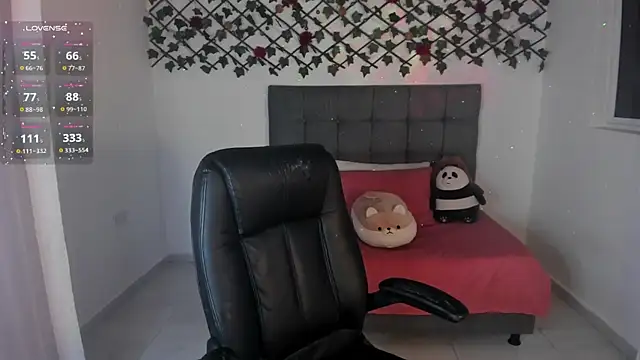 Karly Closson online show from November 23, 4:23 am