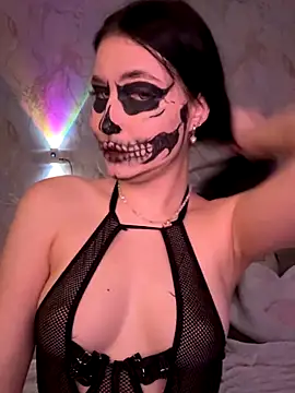 Snapshot of KailyBell chatting on October 31, 3:57 pm KailyBell online show from October 31, 3:57 pm