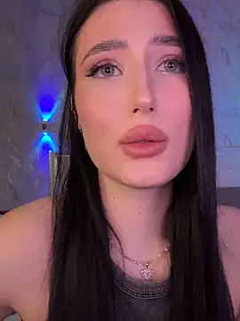 Snapshot of KailyBell chatting on November 5, 7:03 pm KailyBell online show from November 5, 7:03 pm