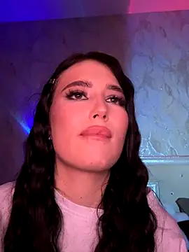 Snapshot of KailyBell chatting on December 13, 11:32 pm KailyBell online show from December 13, 11:32 pm