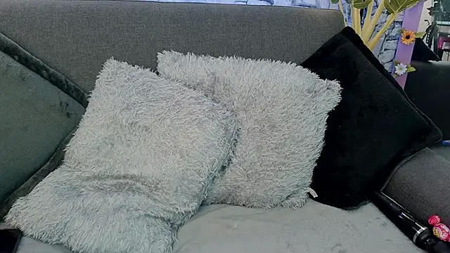 mia roux1 online show from December 22, 7:44 pm