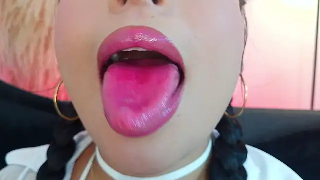 mia roux1 online show from March 28, 10:09 pm