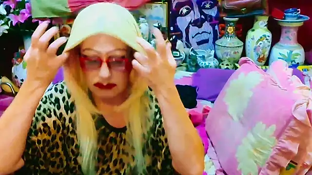 Snapshot of horni4luv chatting on November 22, 11:26 pm horni4luv online show from November 22, 11:26 pm