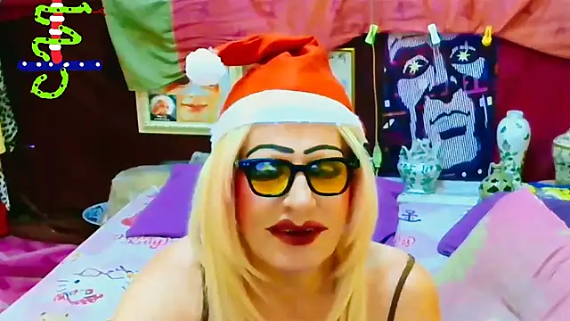 Snapshot of horni4luv chatting on December 22, 11:46 pm horni4luv online show from December 22, 11:46 pm