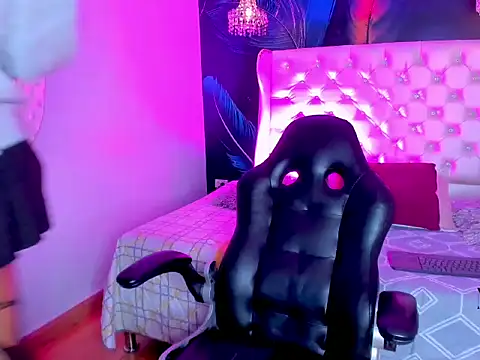 Mika  velvet online show from February 2, 8:51 pm