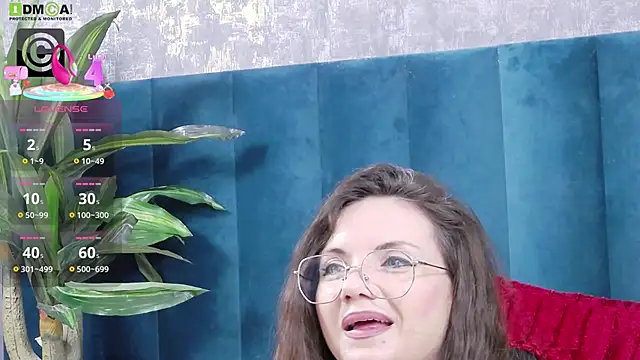 Snapshot of Roxie_Anne chatting on June 3, 8:06 am Roxie Anne online show from June 3, 8:06 am