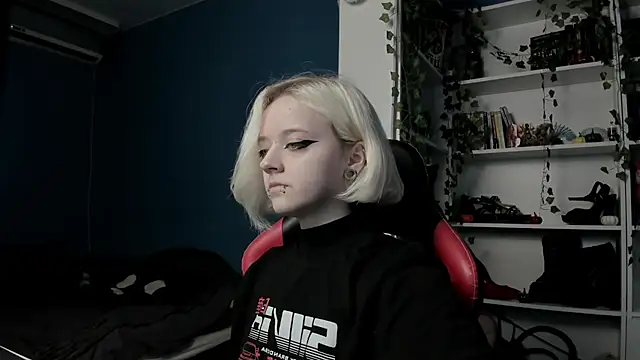 Holy Mistress S online show from November 11, 9:09 am