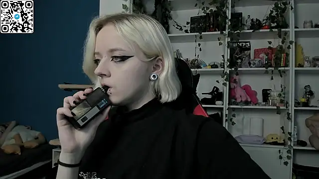 Holy Mistress S online show from December 3, 9:18 am