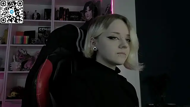 Holy Mistress S online show from March 11, 9:04 am