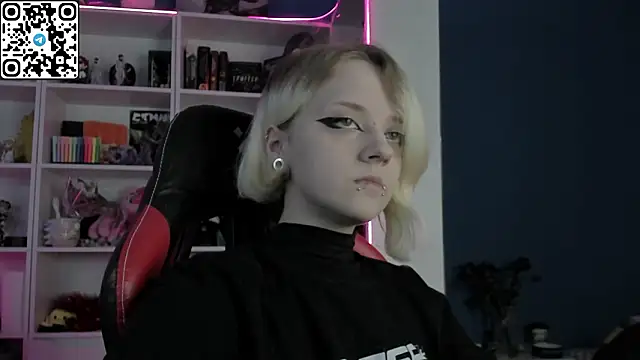 Holy Mistress S online show from March 21, 9:25 am