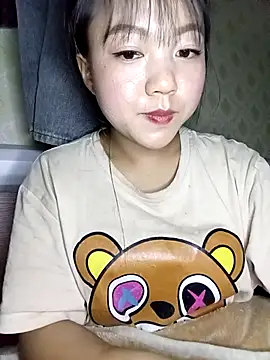 Quynhsumon online show from February 23, 3:20 pm