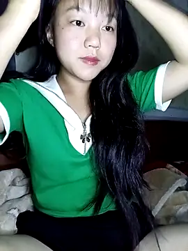 Quynhsumon online show from March 6, 3:19 pm