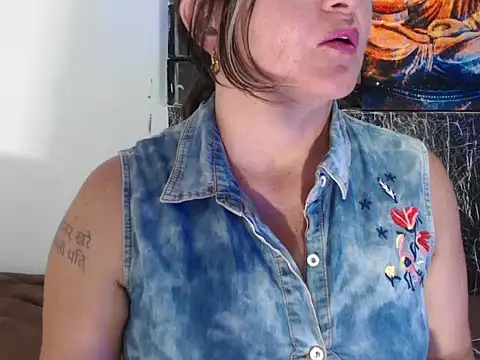 Snapshot of Debora_Cienfuegos25 chatting on November 9, 1:15 am Debora Cienfuegos25 online show from November 9, 1:15 am