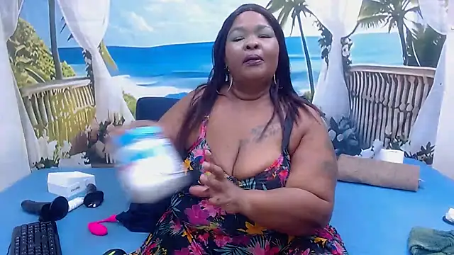 MatureMilfxxx online show from April 21, 4:23 pm