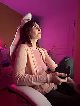  HeraLuna  online show from April 21, 8:44 pm