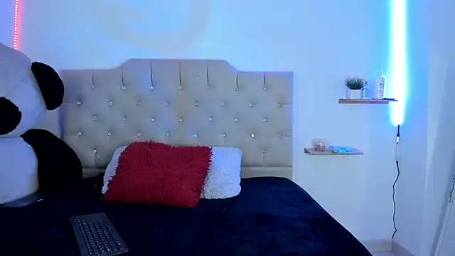 eimyy rouse online show from February 13, 8:49 pm