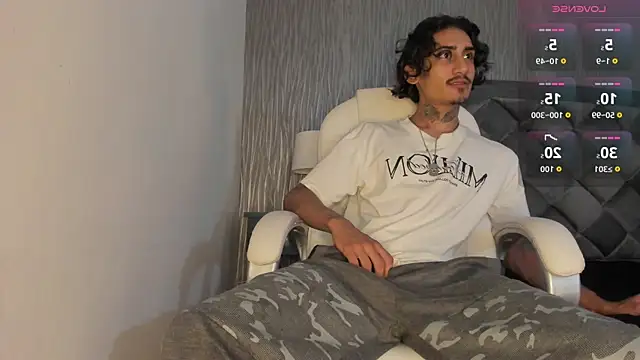 Mr Strike online show from October 25, 2:41 am