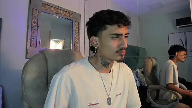 Mr Strike online show from December 2, 3:23 am