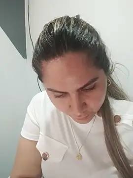 isabelamora online show from November 11, 4:07 pm